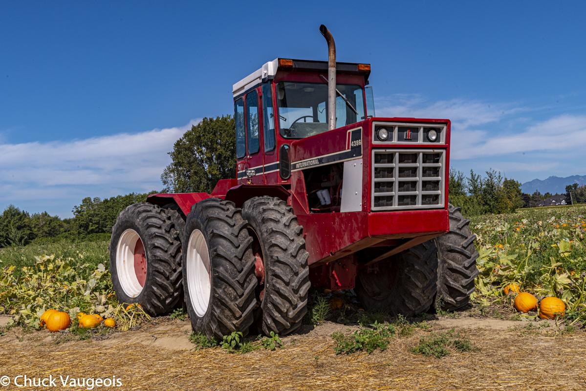 Chuck-Vaugeois-003-Tractors